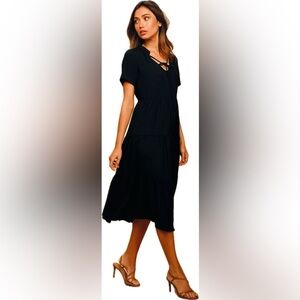 Lulu’s Lovely to Meet You Black Short Sleeve Tiered Midi Dress medium